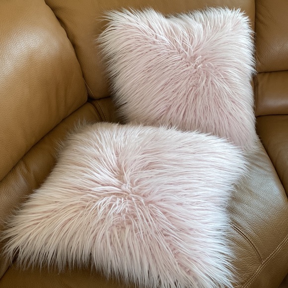 Other - 2 Pk of Soft Pink Fuzzy Faux Fur Decorative Square Throw Pillows